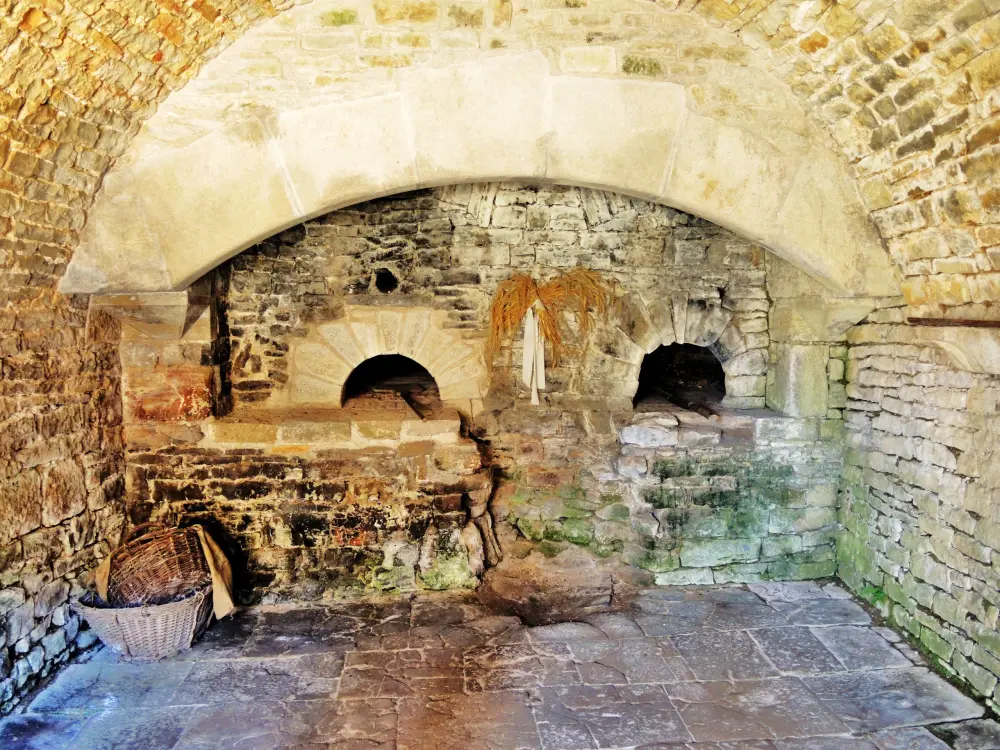 Oricourt - horno de pan del castillo (© Jean Espirat)