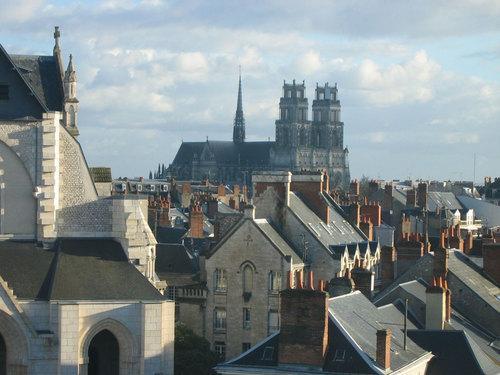 Orléans - Vue sur la cathédrale Sainte-Croix et l'église Saint-Paterne