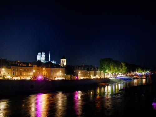 Orléans - La Loire de nuit (© ville d'Orléans)