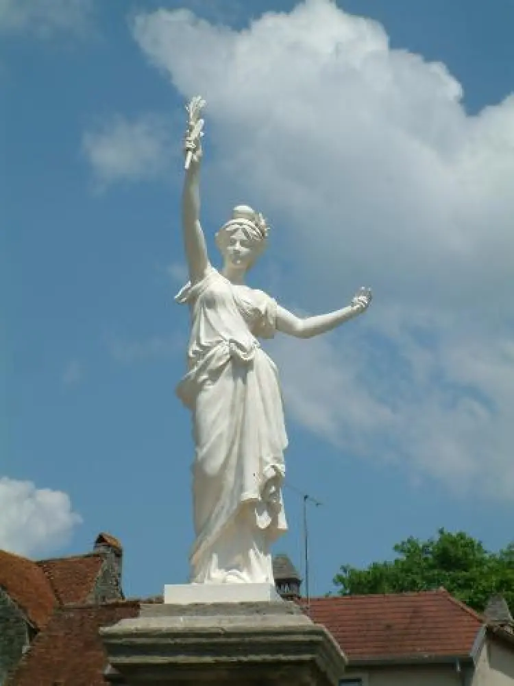 Ormoy - Statue of Marianne