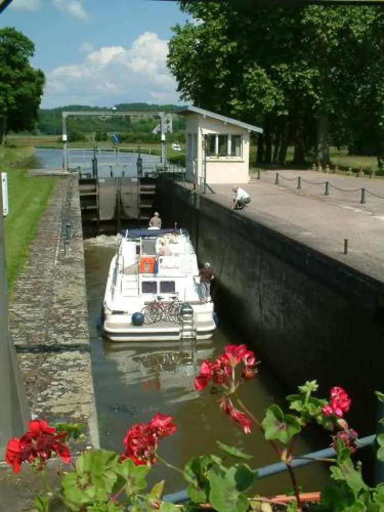 Ormoy - Lock n°1 on the Saône