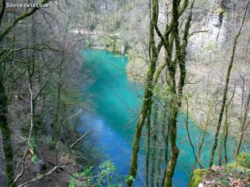 Ouhans - Lac artificiel en aval de la source