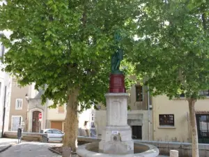 Village d'Ouveillan - Statue de la République