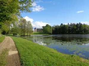 Castle Digoine - Pond with north facade in the background