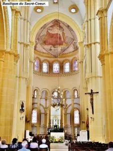 Nave of the basilica (© Jean Espirat)