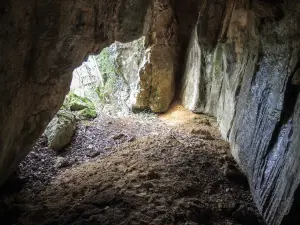 Porche de la grotte, vu de l'intérieur (© J.E)