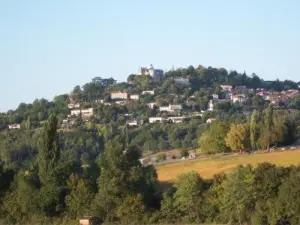 Penne-d'Agenais dominates the Lot Valley