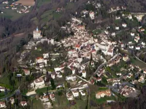 .
Luftbild von Penne-d'Agenais (© airflyparamoteur)