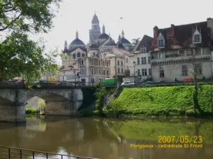 Saint-Front en de kathedraal van het eiland