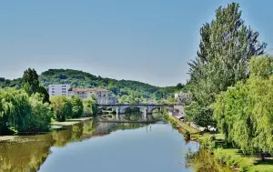 Brücke über die Insel