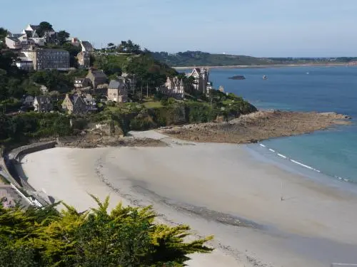 Strand von Trestrignel - Freizeitstätte in Perros-Guirec