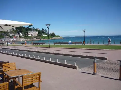 Perros-Guirec - Promenade du front de mer, plage de Trestraou