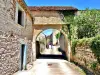 Pesmes - Gate of Loigerot, seen from inside the city (© J.E)