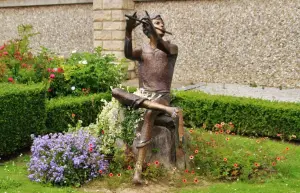 Berneval-le-Grand - Sculpture in the City Hall Park