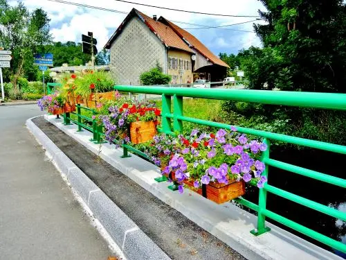 Petitefontaine - ornate bridge over the Saint- Nicolas ( © Jean Espirat )