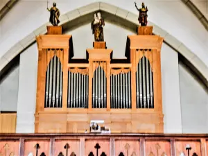 Callinet organ, church (© J.E)