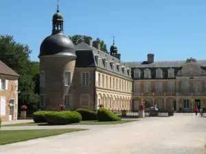 Château de Pierre-de-Bresse - La cour