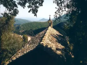 el punto de vista del techo del valle de la capilla de Saint - Césaire (Cortina)