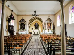 Nave of Saint-Pancrace Church (© J.E)