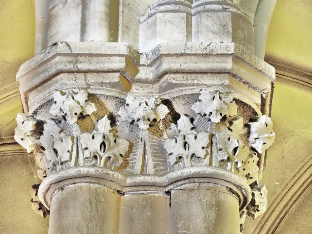Plancher-les-Mines - Chapiteau d'une colonne de l'église Saint-Nicolas (© Jean Espirat)