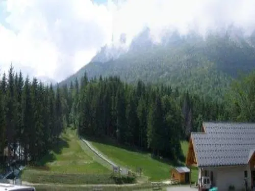 Plateau-des-Petites-Roches - Saint-Bernard - Station im Sommer