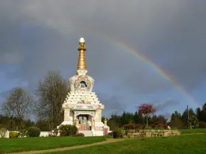 Stupa (© Buddhist Center)