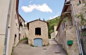 Ponnet - The village