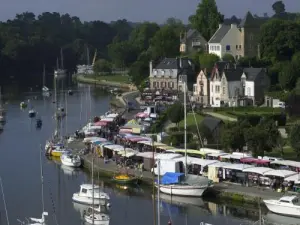 Market day on the port