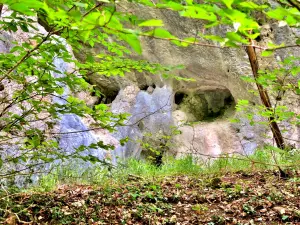 Hanging caves, east side (© JE)