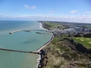 Port- en- Bessin von Westen gesehen