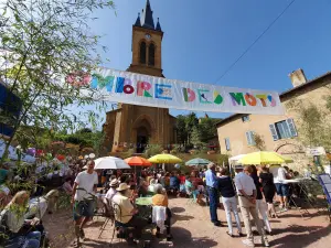 Plaats Guinon in Jarnioux voor het festival À l'Ombre des Mots