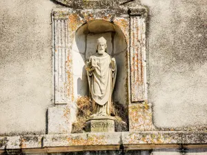 Statua di San Gerardo, sulla facciata della chiesa (© J.E)