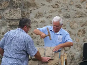 Installazione simbolica del primo lauze del sindaco M. Ledauphin