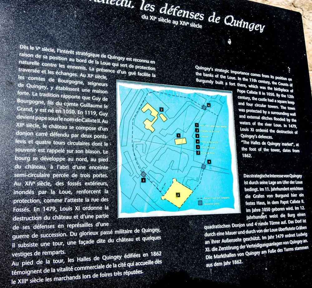 Quingey - Information about the castle and the defenses of Quingey (© J.E)