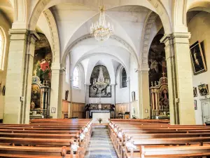 Nave of the church of Quingey (© J.E)