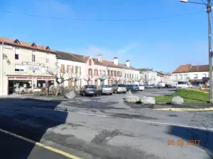 Place de Rabastens-de-Bigorre