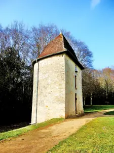 La vecchia colombaia del castello (© Jean Espirat)