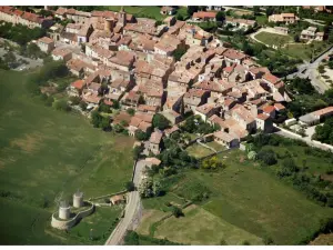 Vue aérienne du vieux village