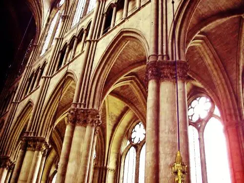 Reims - Colonnades de la cathédrale (© J.E)