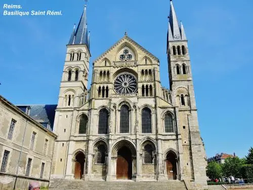 Reims - Basilique Saint-Remi (© Jean Espirat)