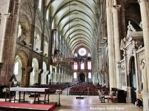 Reims - Nef de la basilique Saint-Remi (© Jean Espirat)