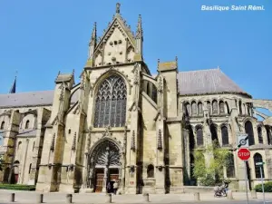 Basilique Saint-Remi - Façade Sud (© Jean Espirat)