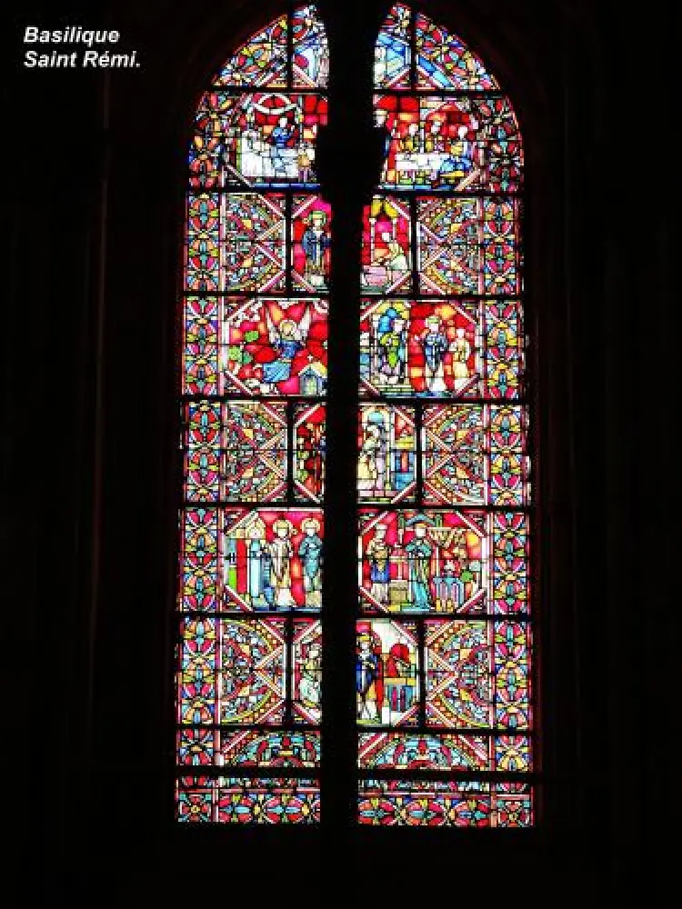 Reims - Vitrail de la basilique Saint-Remi (© Jean Espirat)