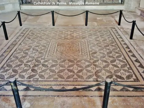 Reims - Mosaïque romaine dans la cathédrale (© Jean Espirat)