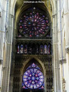 Rosaces de la façade occidentale de la cathédrale (© J.E)
