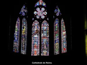 Cathedral - Glas in lood ramen van het koor (© Jean Espirat)