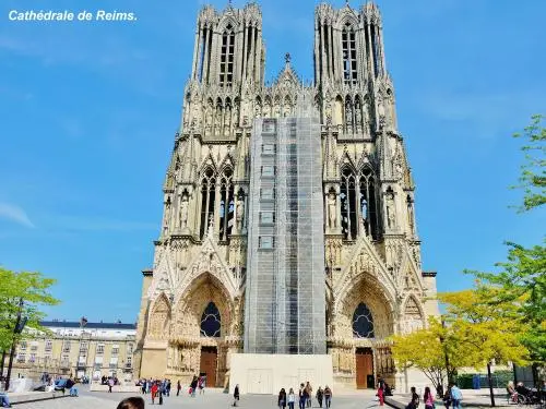 Reims - Façade de la cathédrale (© Jean Espirat)