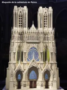 Maquette de la façade de la cathédrale (© Jean Espirat)