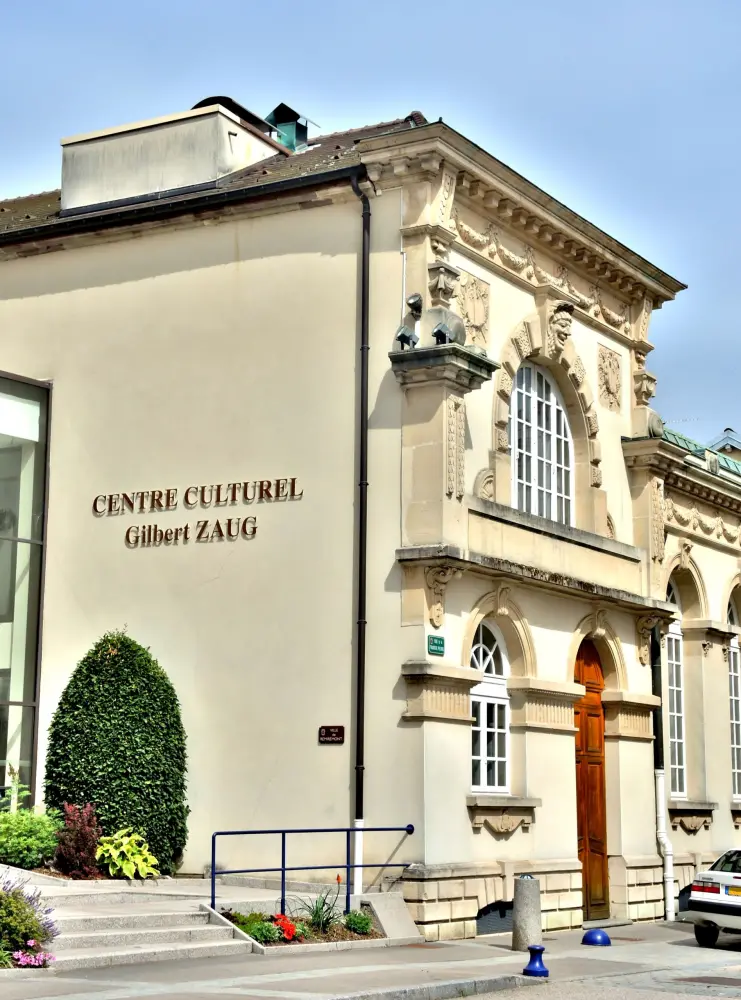 Remiremont - Gilbert Zaug Cultural Center (© J.E)