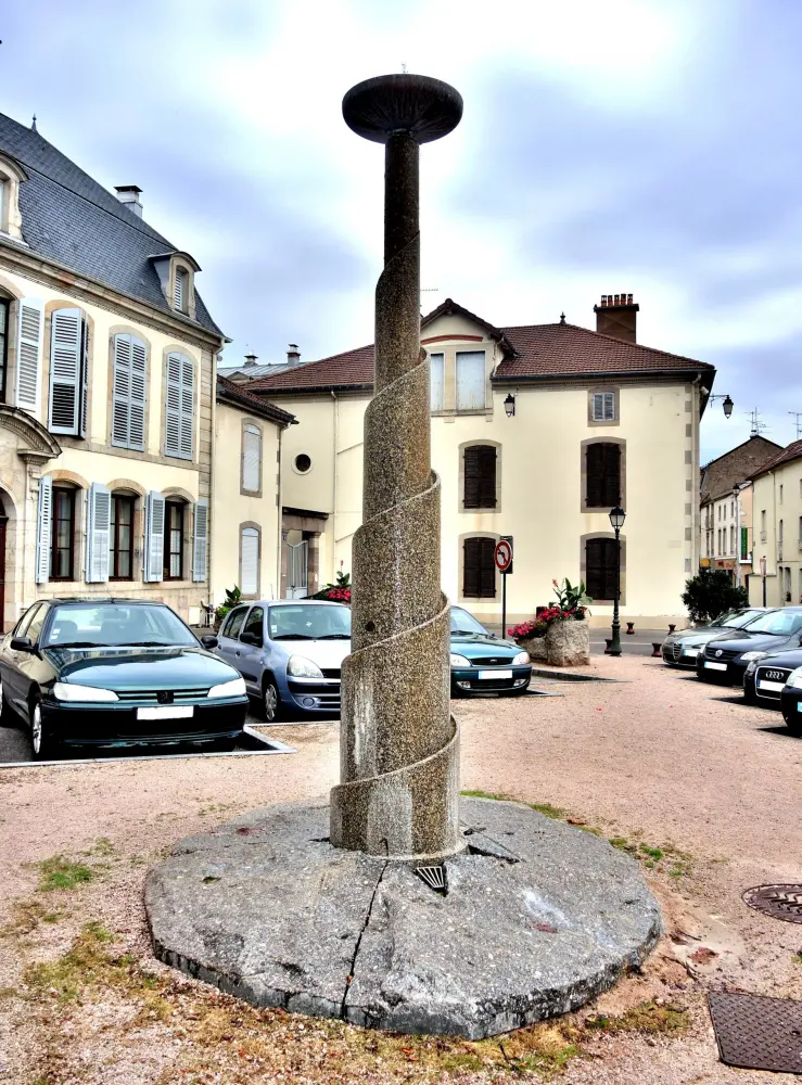 Remiremont - Helical fountain (© J.E)